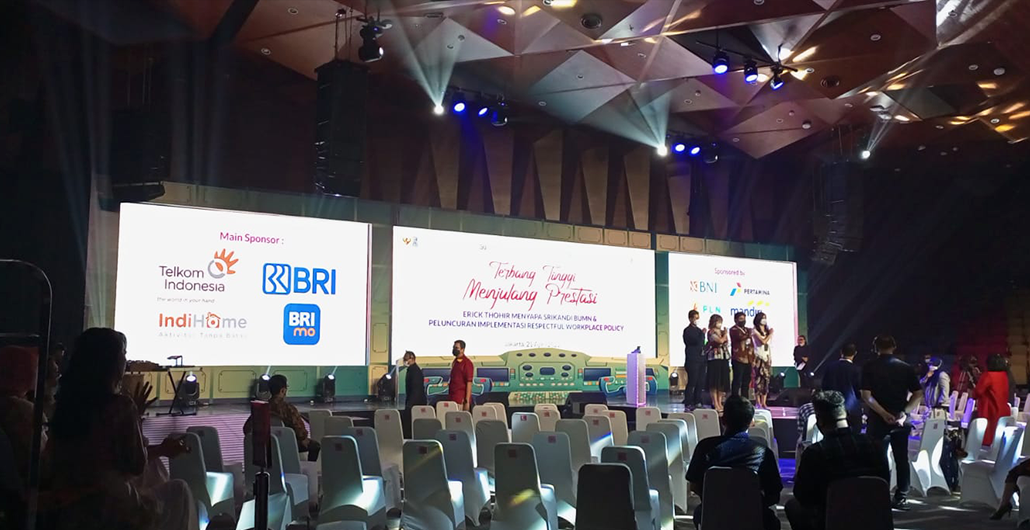 BUMN - Terbang Tinggi Menjulang Prestasi